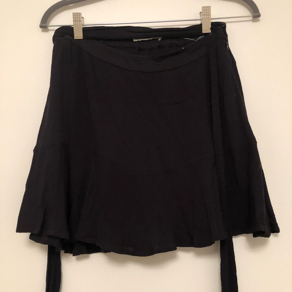 Flowy black skirt